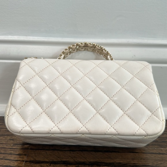 Selling a RARE Chanel Mini Rectangle Crystal Handle in WHITE LAMBSKIN - Picture 5 of 16